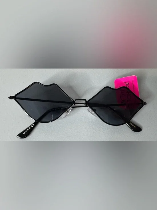 Betsey Johnson Black Kiss-Shaped lip Sunglasses blacked out retro funky unique - Picture 2 of 7